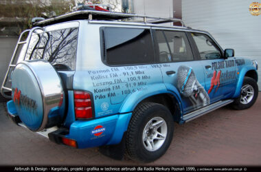 Projekt i wykonanie reklamy na samochodzie wozie transmisyjnym Radia Poznań 1999.