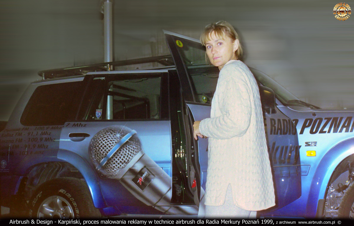 Marzena Karpińska Proces malowania reklamy na samochodzie Radia Poznań 1999.