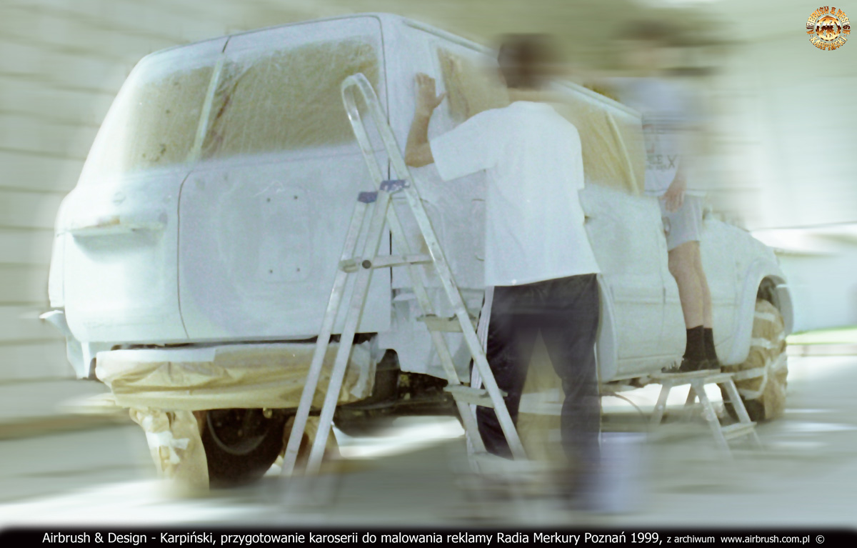 Proces malowania reklamy na samochodzie Radia Poznań 1999.
