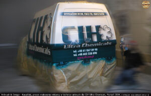 Proces malowania reklamy na samochodzie Polonez Truck w technice airbrush dla CIH Ultra Chemicals, Poznań 2004.