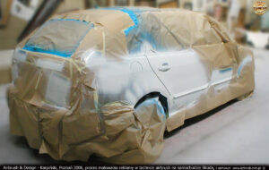 Proces malowania reklamy na samochodzie Skoda w technice airbrush dla firmy Lars.