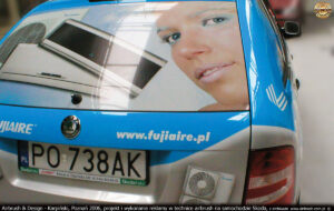 Reklama na samochodzie Skoda w technice airbrush dla firmy Lars.