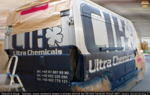 Proces malowania reklamy na samochodzie Fiat Ducato dla CIH Ultra Chemicals.