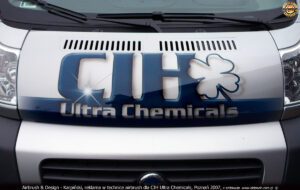 Reklama na samochodzie Fiat Ducato dla CIH Ultra Chemicals.