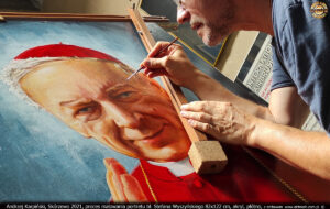 Andrzej Karpiński, Skórzewo 2021, proces malowania portretu bł. Stefana Wyszyńskiego 82x122 cm, akryl, płótno.