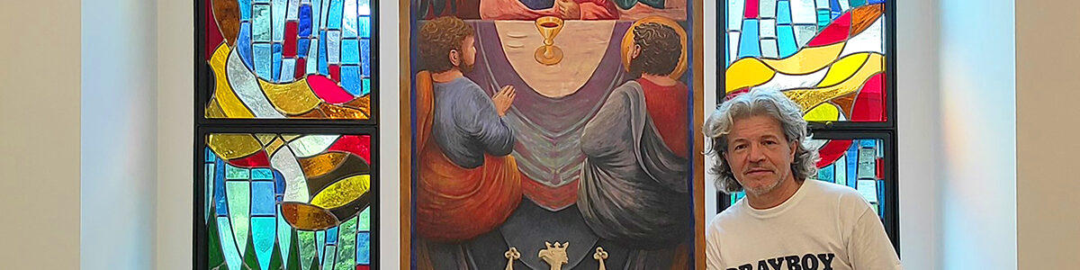 2025-05-07-Tajemnice-Swiatla-Ustanowienie-Eucharystii-sciana-gipsowa-81-246-kaplica-Towarzystwa-Chrystusowego-Poznan-Andrzej-Karpiński