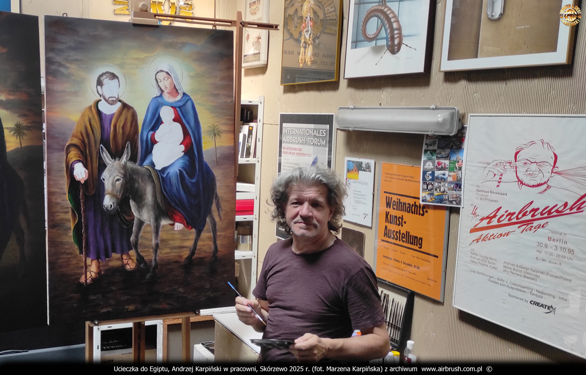 2025-08-07-Andrzej-Karpinski-obraz-Ucieczka-do-Egiptu-Swieta-Rodzina-82-122-21-podczas-pracy-pracownia