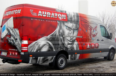 Projekt i wykonanie reklamy w technice airbrush IronMan na samochodzie firmy Lars 2011 r.