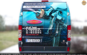 Projekt i grafika reklamowa na samochodzie firmy Fachowiec.