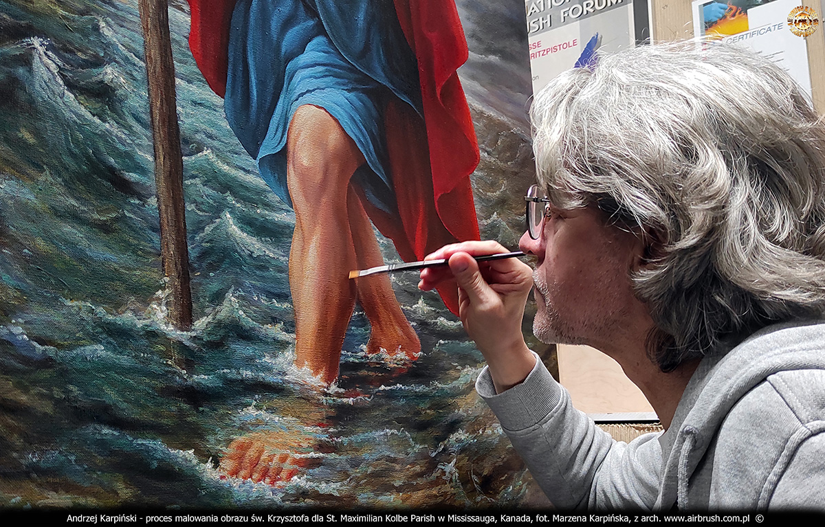 Obraz na płótnie o wymiarach 83x125cm przedstawiający świętego Krzysztofa dla kościoła pw. św. Maksymiliana Kolbe w Mississauga, Toronto malowany przez Andrzeja Karpińskiego ze Skórzewa koło Poznania w marcu 2026 roku.